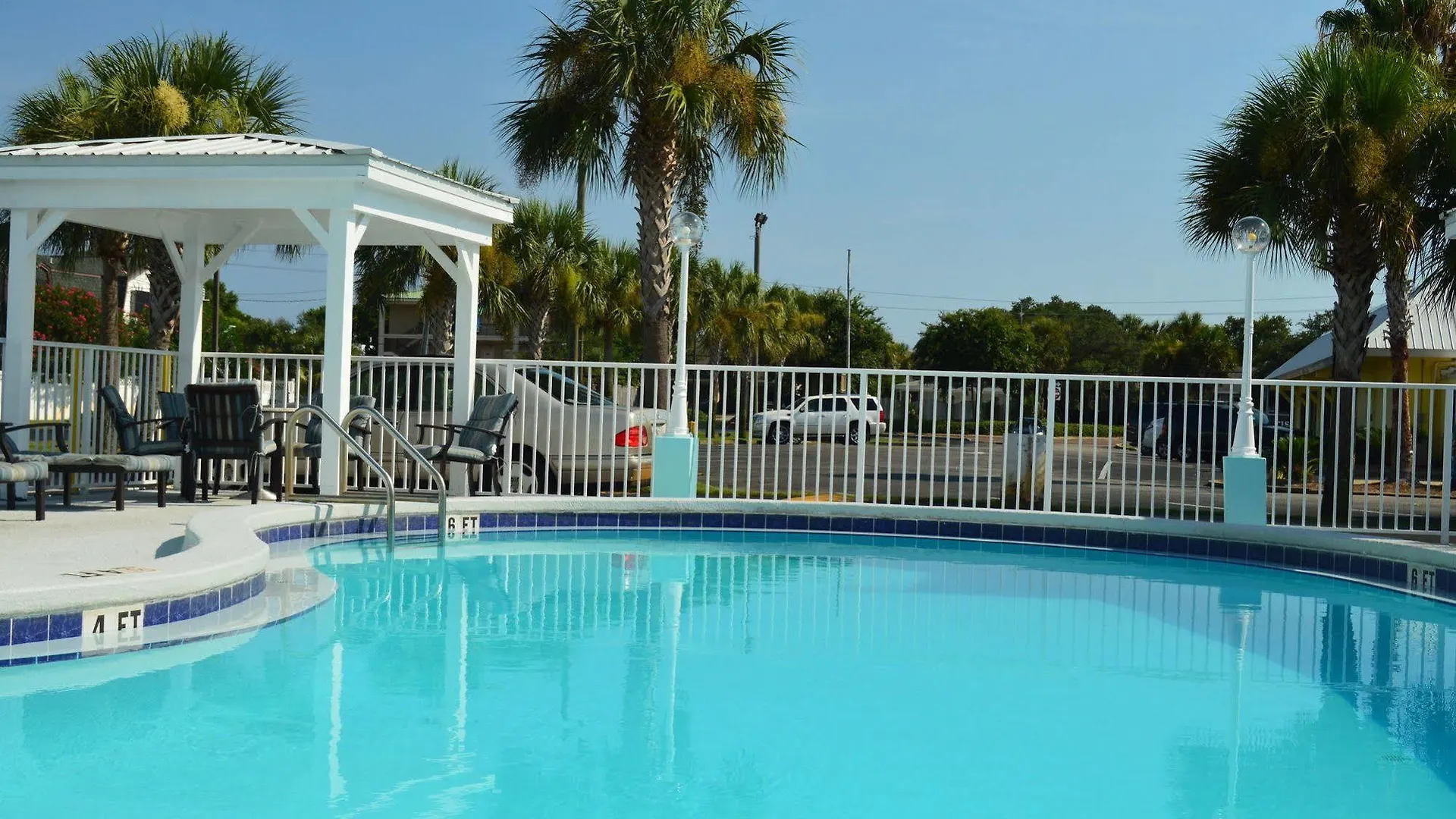 Destin Inn & Suites