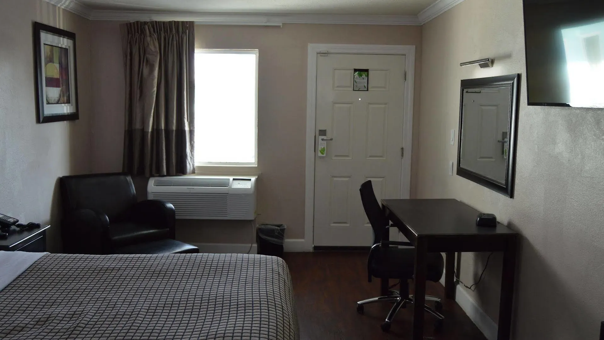 Destin Inn & Suites