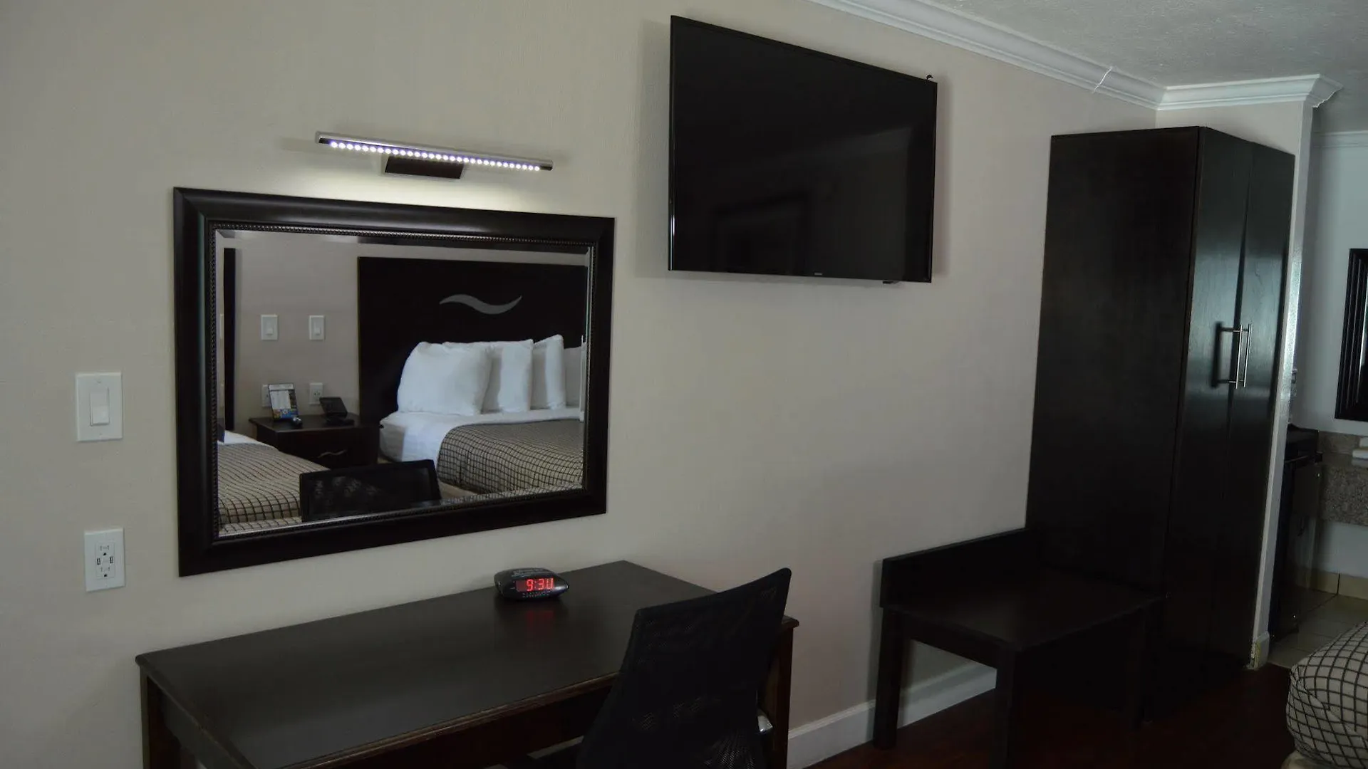 Destin Inn & Suites